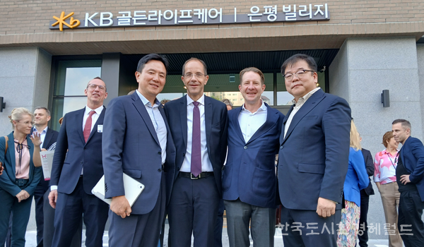 [한독 양국 실버산업의 지속 가능한 교류의 출발점 현장에서 기념촬영]